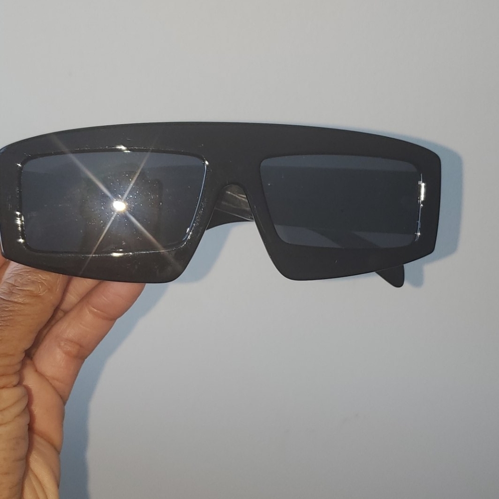 Retro rectangular black shades